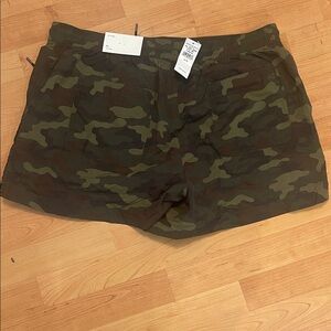 American Eagle Outfitters Camouflage Cargo Shorts